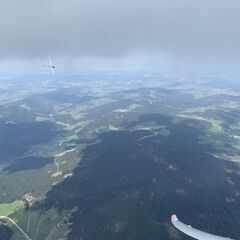 Flugwegposition um 10:32:21: Aufgenommen in der Nähe von Straubing-Bogen, Deutschland in 2094 Meter